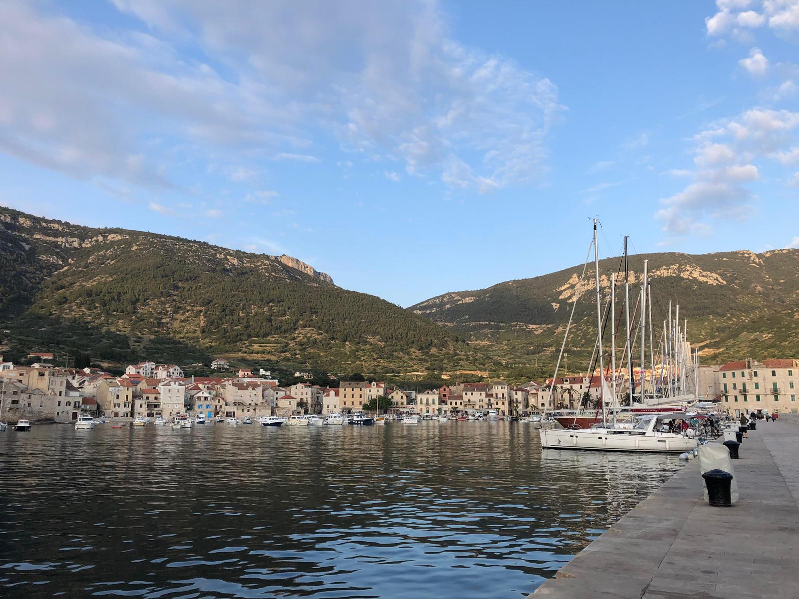 Hafen und Altstadt von Komiža
